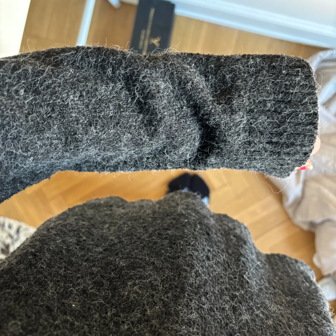 Mörkgrå stickad tröja - 1