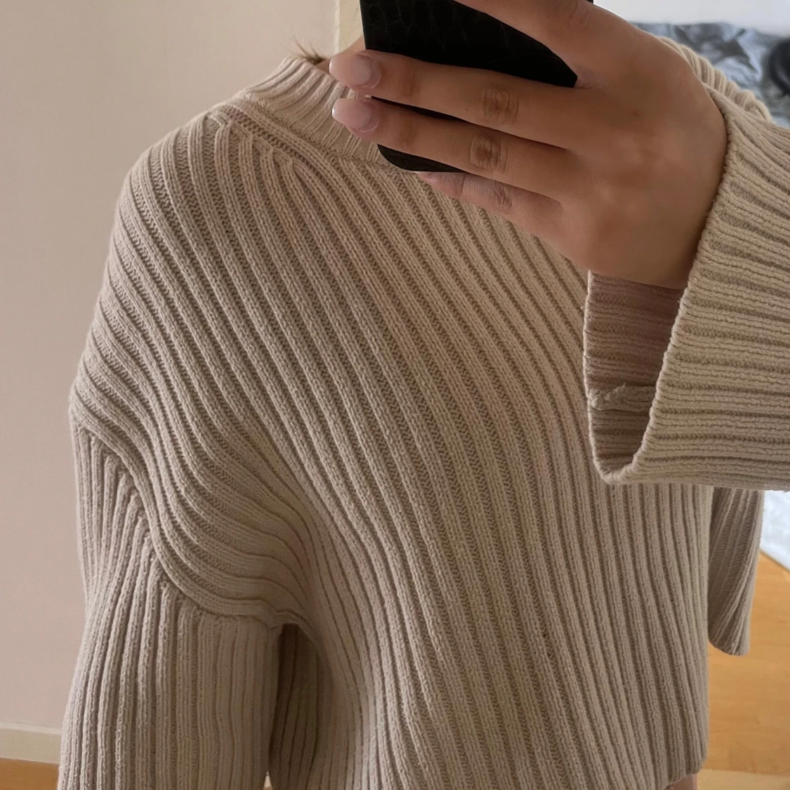 Beige  ribbad stickad tröja - 1