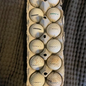Callaway golfbollar 12st - Säljer 12st Callaway bollar i blandat skick. Bland annat modellerna supersoft, chrome soft och sr 2. 