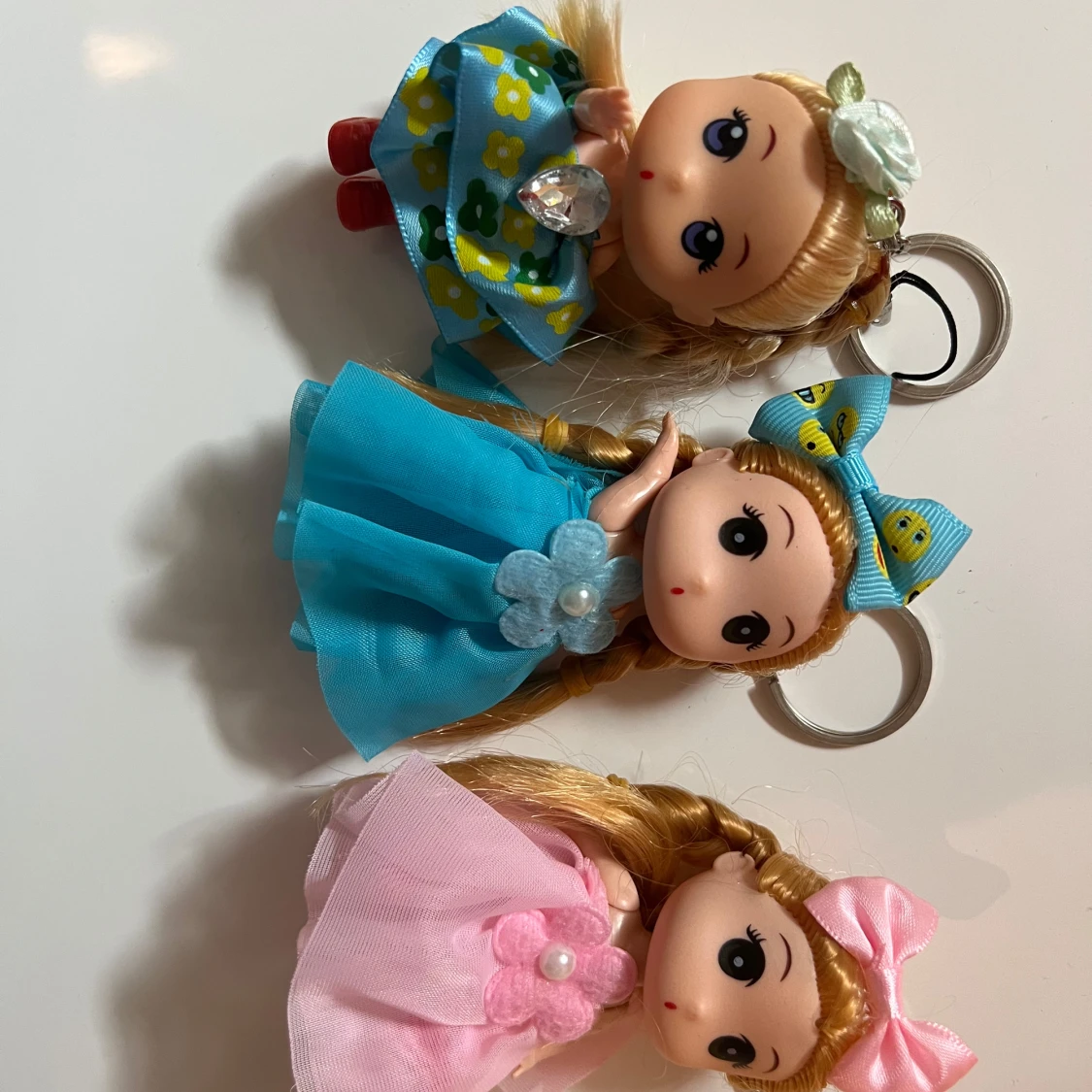 Söta docknyckelringar med klänning