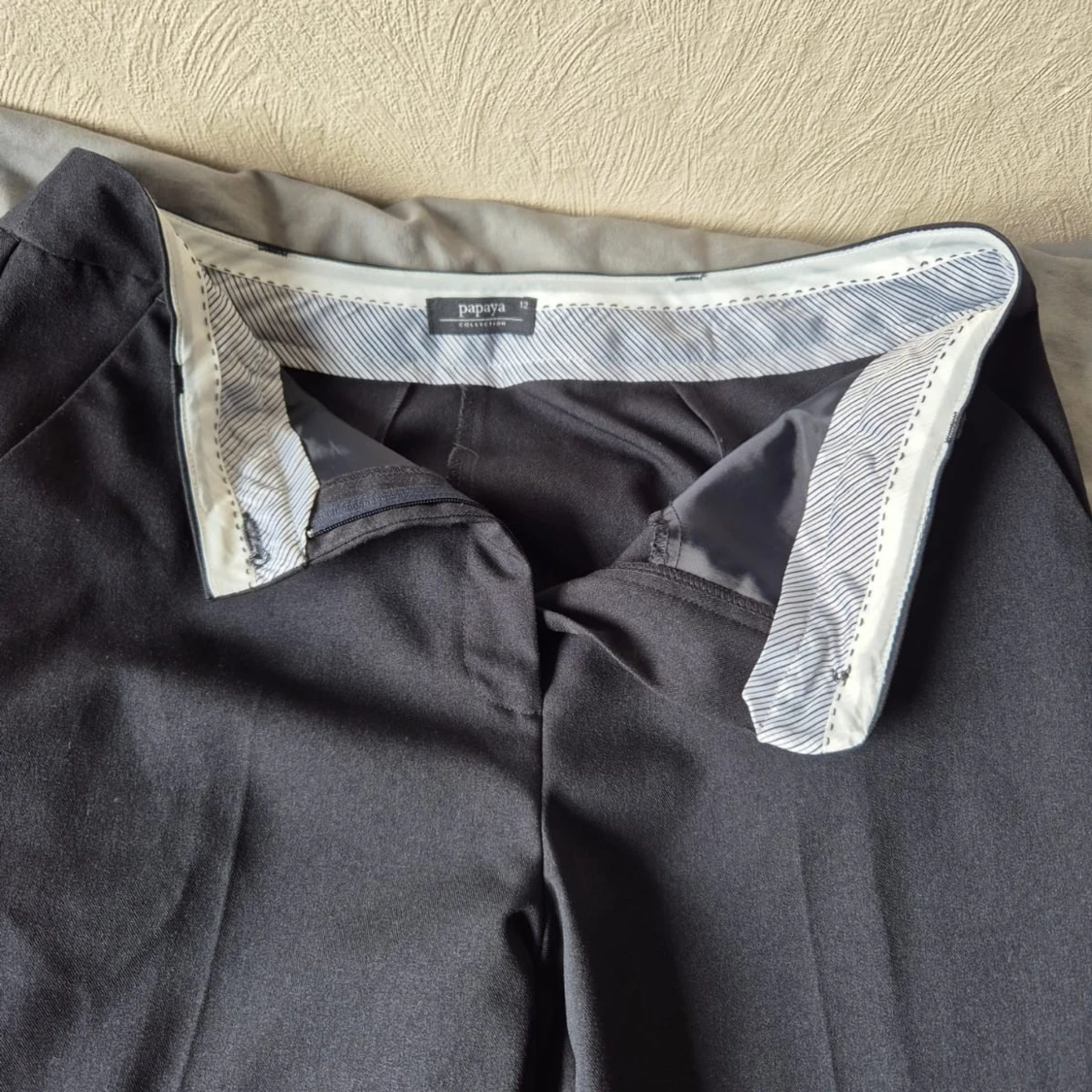 Svarta kostymbyxor från Papaya - 2