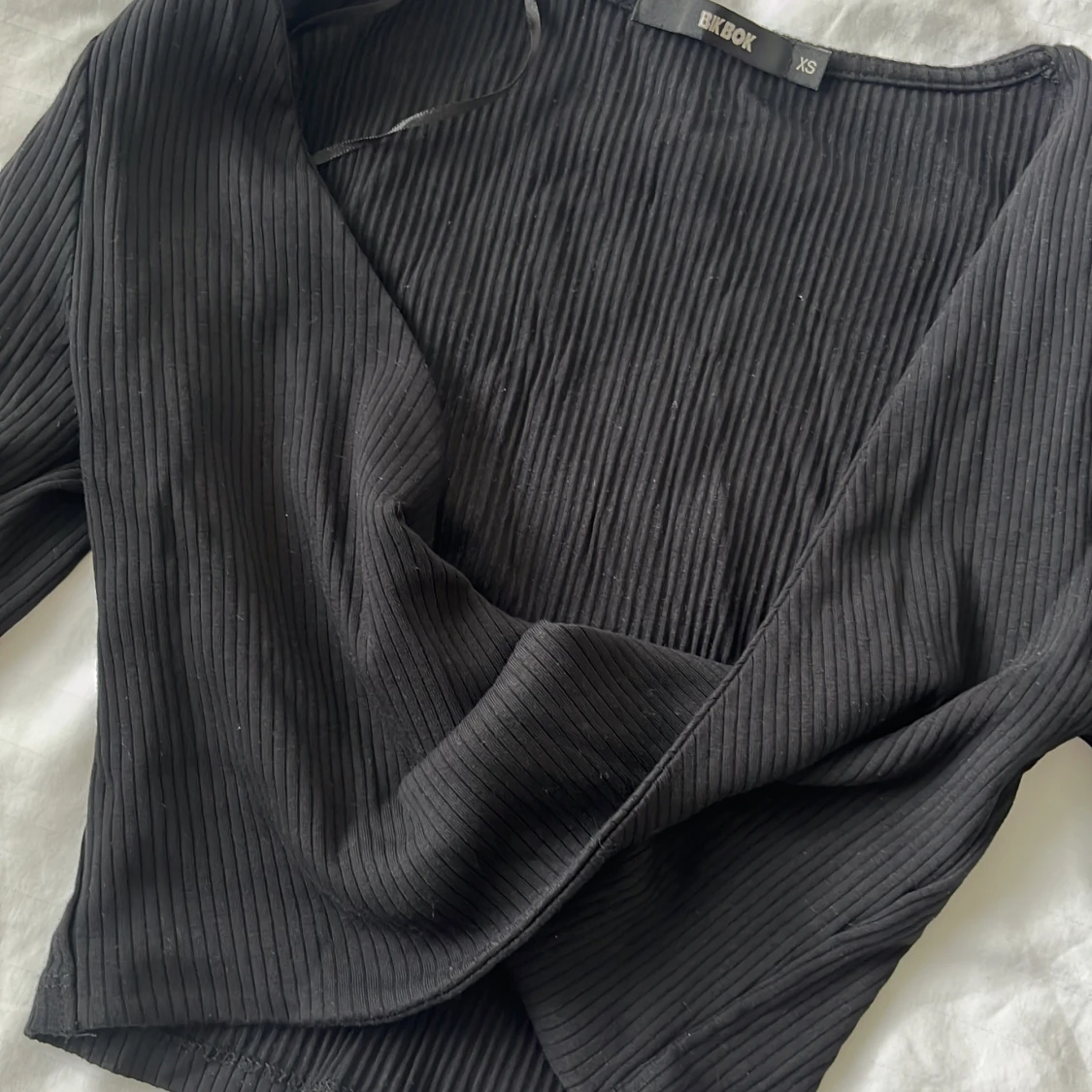 Svart omlottopp från Bik Bok XS - 2