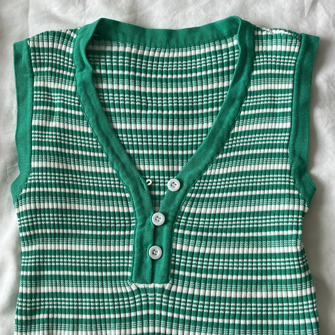 Grön och vit randig ribbad linnetopp - 1