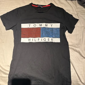 Tommy hilfiger - Helt ny riktigt fin t-shirt