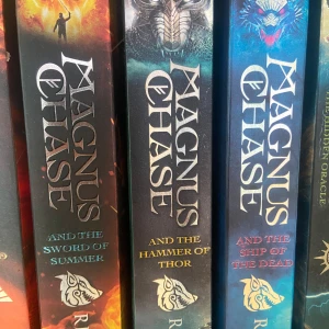 Magnus Chase (#1-#3) - HELA Magnus Chase serien för 80kr eller 1 för 30kr/st. Språk: Engelska. Skriv ett meddelande om du vill köpa.