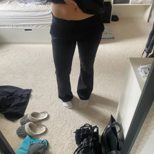 Kostymbyxor  - Nästan aldrig använda, inga tecken på användning. Low waist! Skriv för fler bilder eller funderingar🌸
