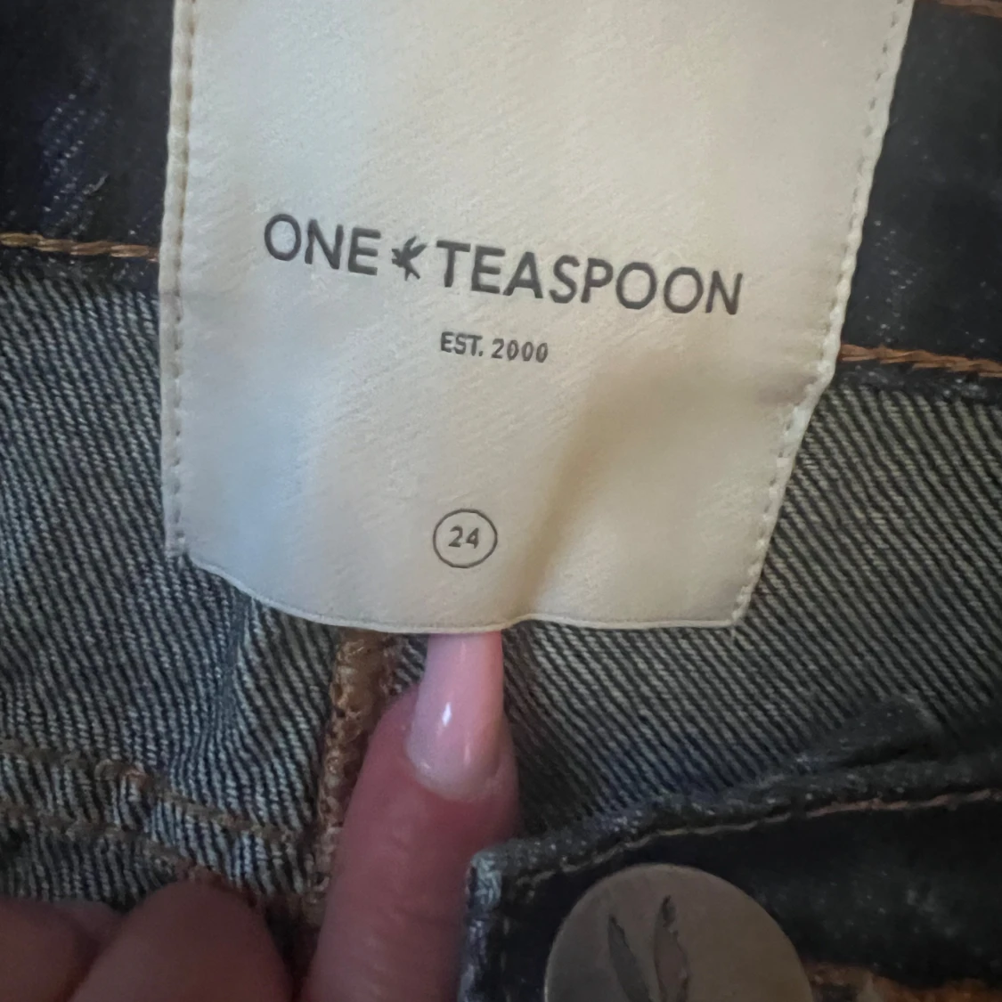 Mörkblå jeanskjol från One Teaspoon - 1