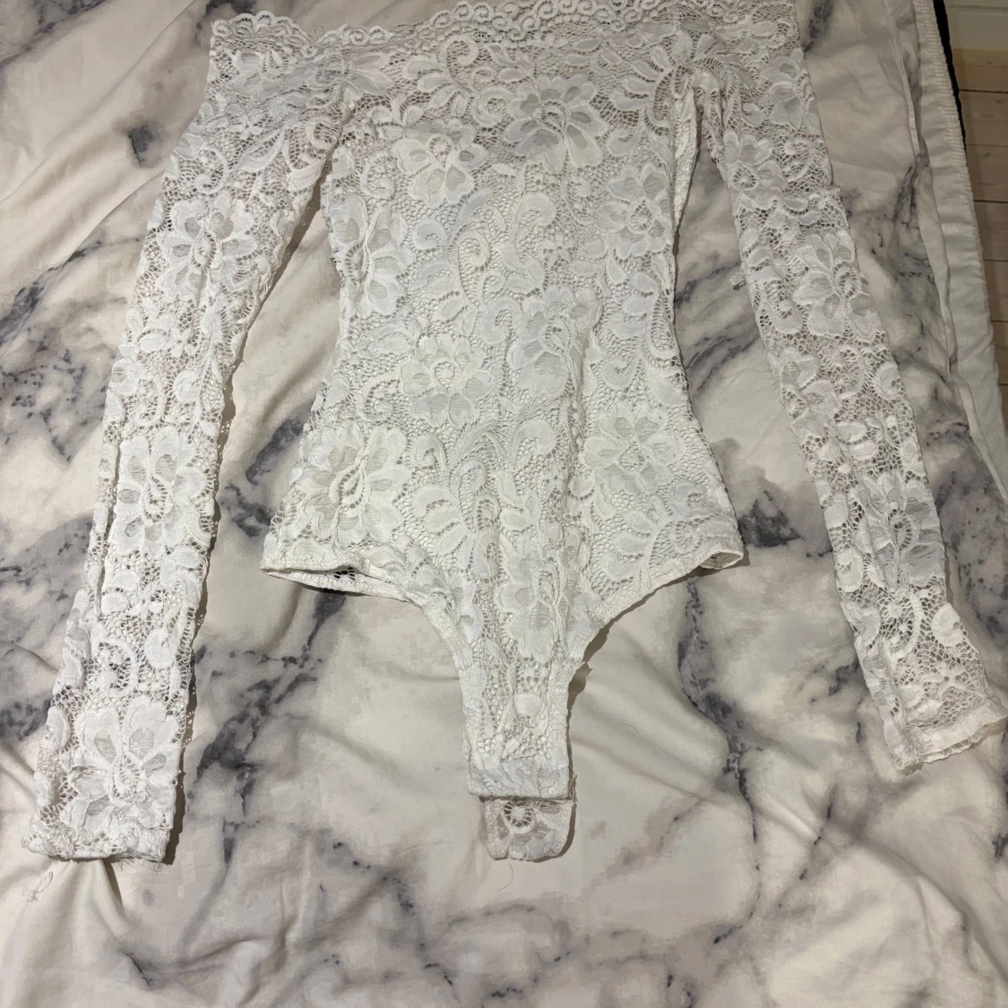 Vit spetsbody från NLY One