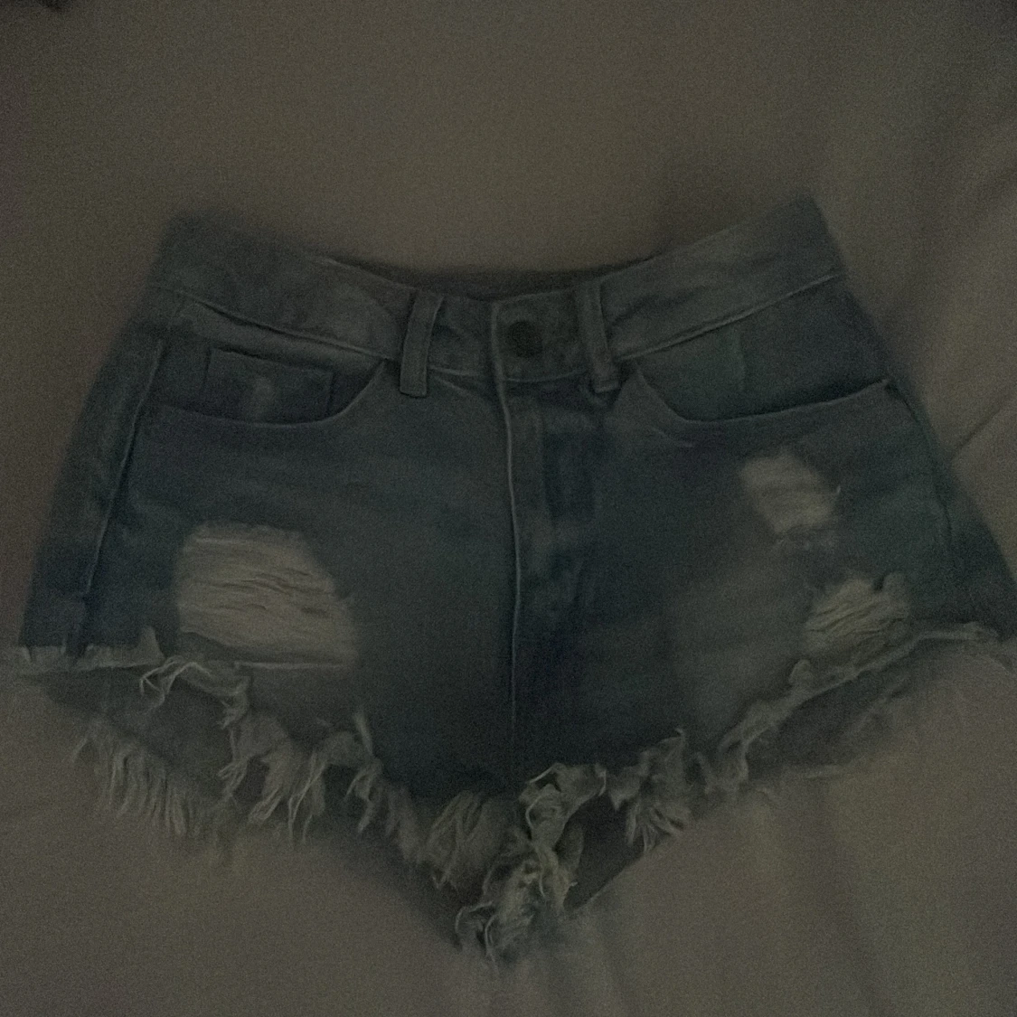 Ljusblå jeansshorts med fransar från H&M Divided