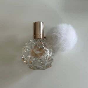 Ariana grande parfym - 1/3 kvar❤️