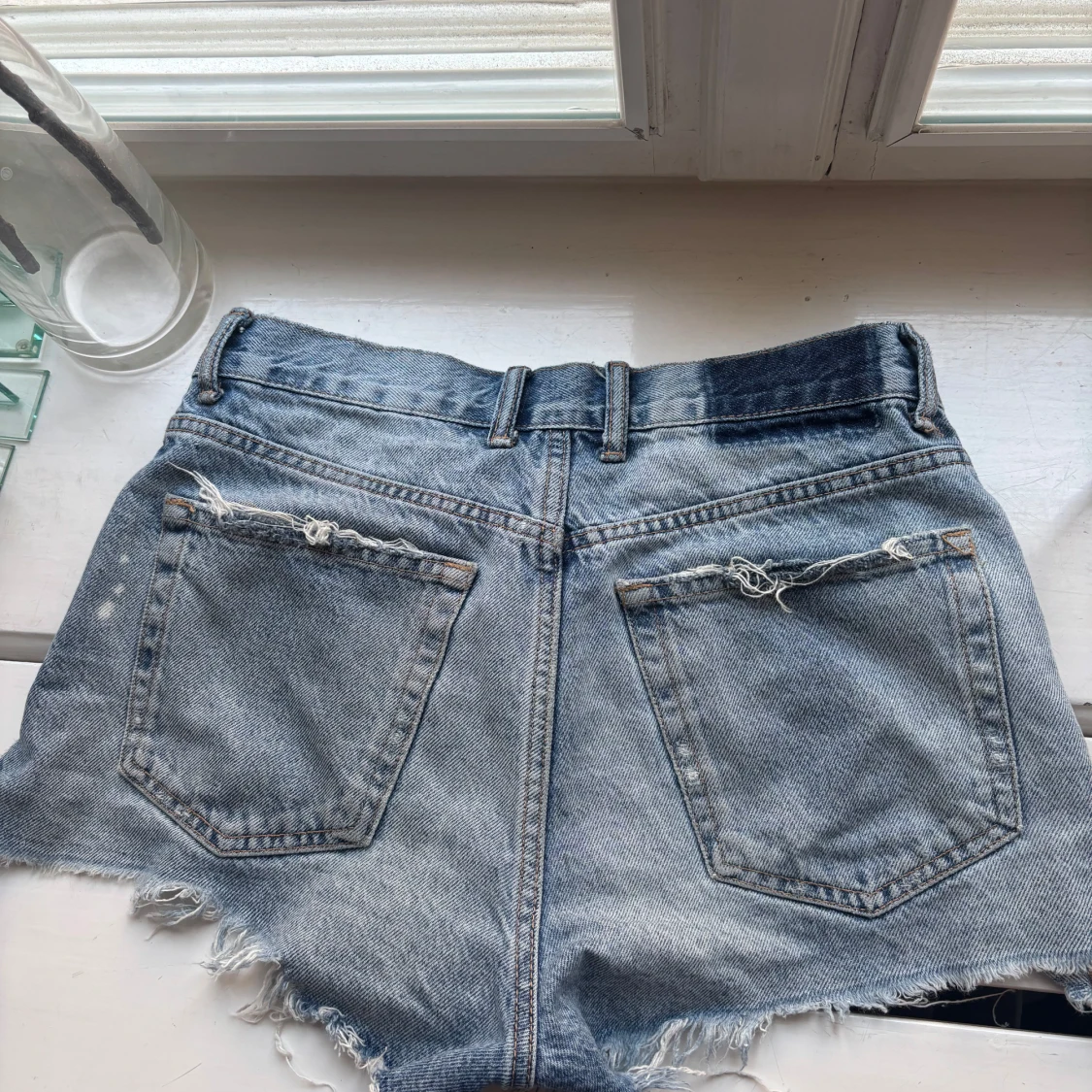 Blå jeansshorts med fransar från Zara - 1