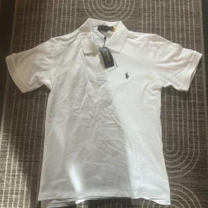 Vit pikétröja från Polo Ralph Lauren - Säljer en ny polo Ralph lauren. 
