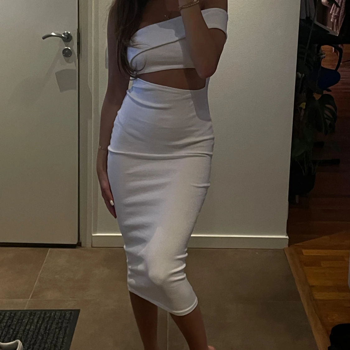 Vit offshoulder midiklänning - 2