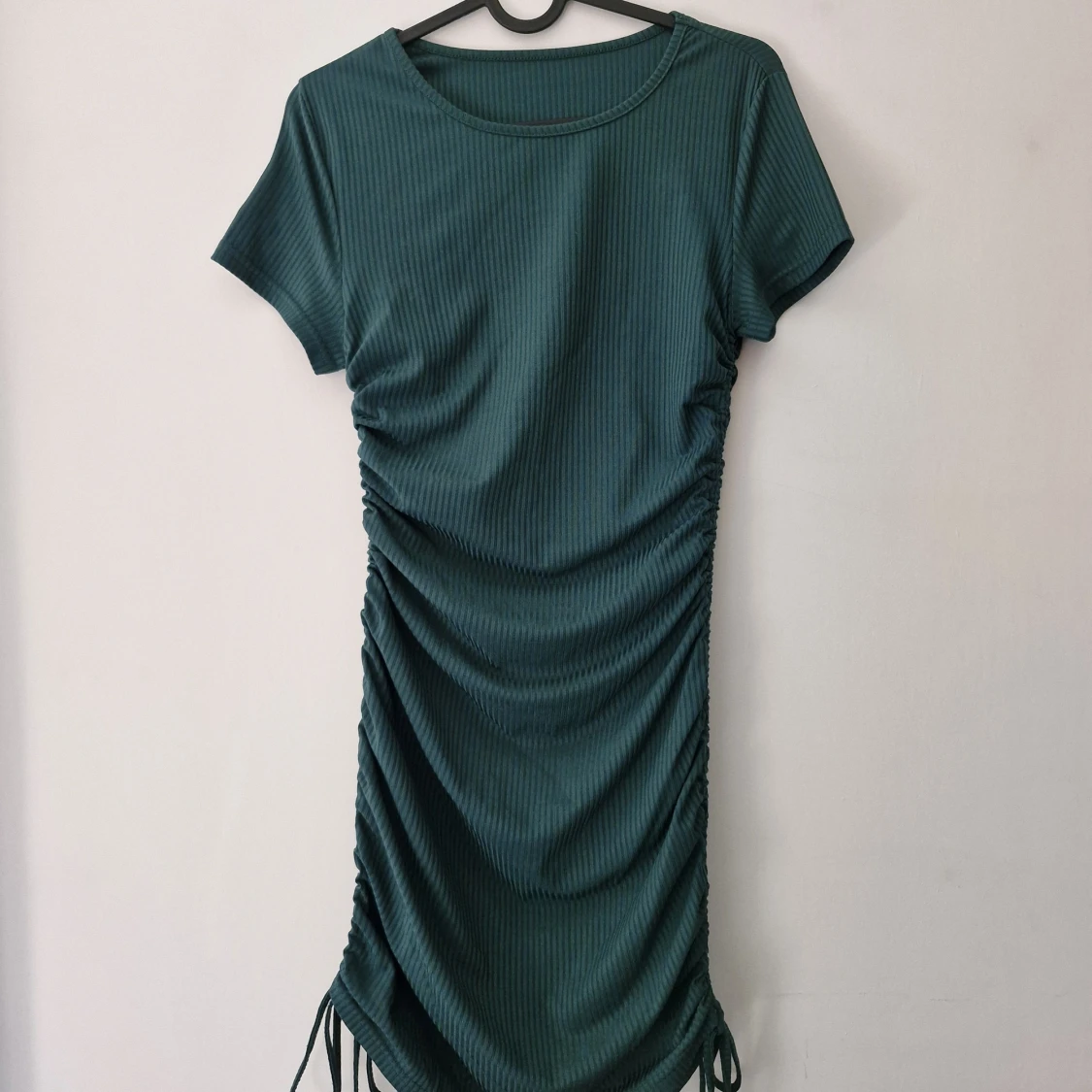 Mörkgrön ribbad klänning från SHEIN - 2