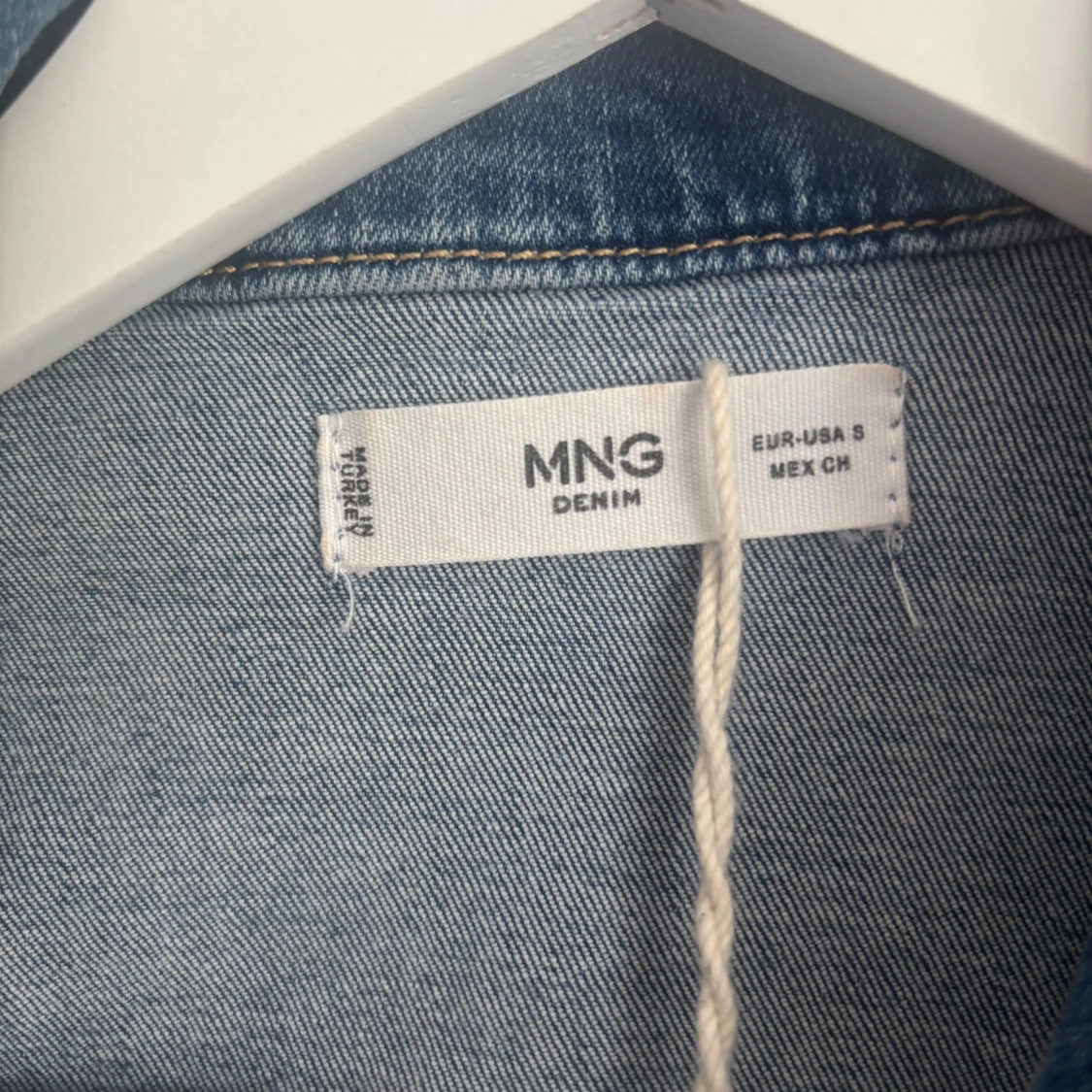 Jeansshortsdress med dragkedja från MNG - 2