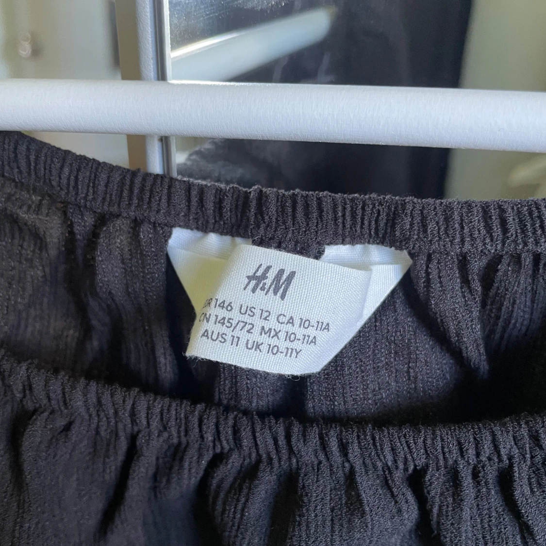 Svart offshoulder topp från H&M - 2