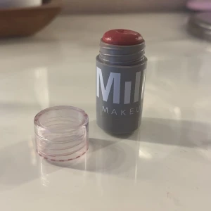 Milk Makeup stick rouge - Krämrouge i stickformat från Milk. I färgen Quirk. Säljer då den inte kommer till användning nypris: 280kr🤗🤗