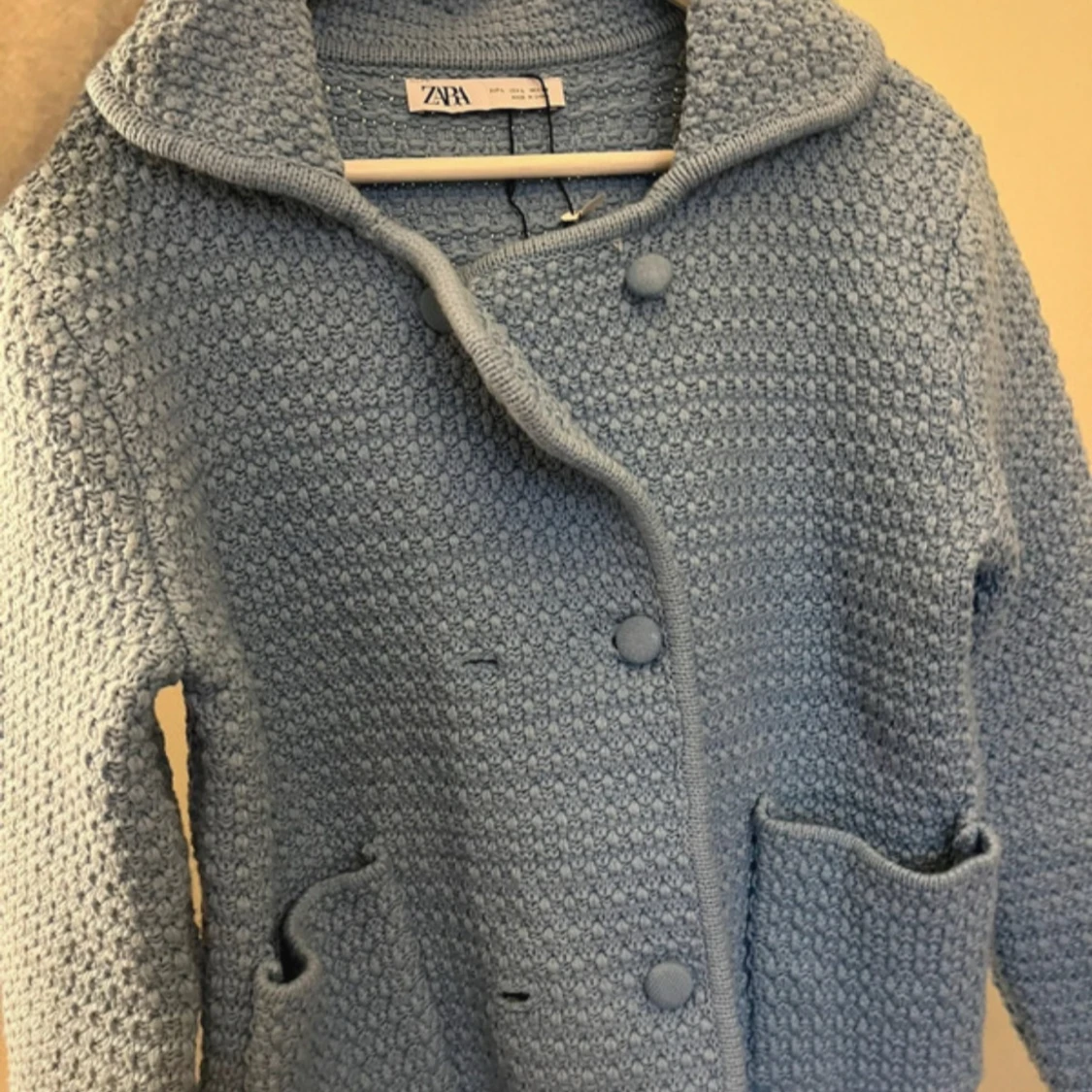 Ljusblå stickad jacka från Zara