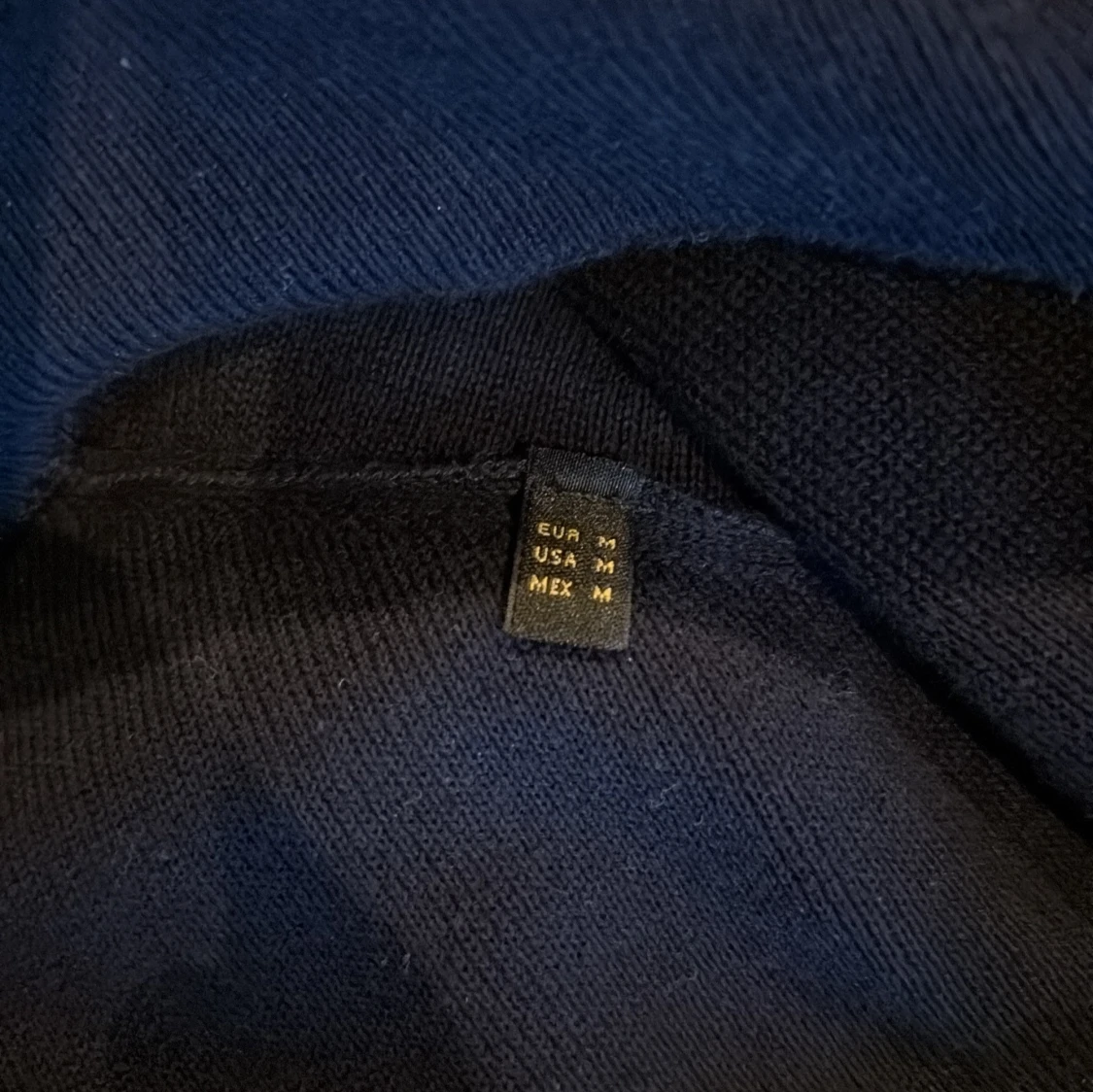 Marinblå stickad kofta med dragkedja från Massimo Dutti - 3