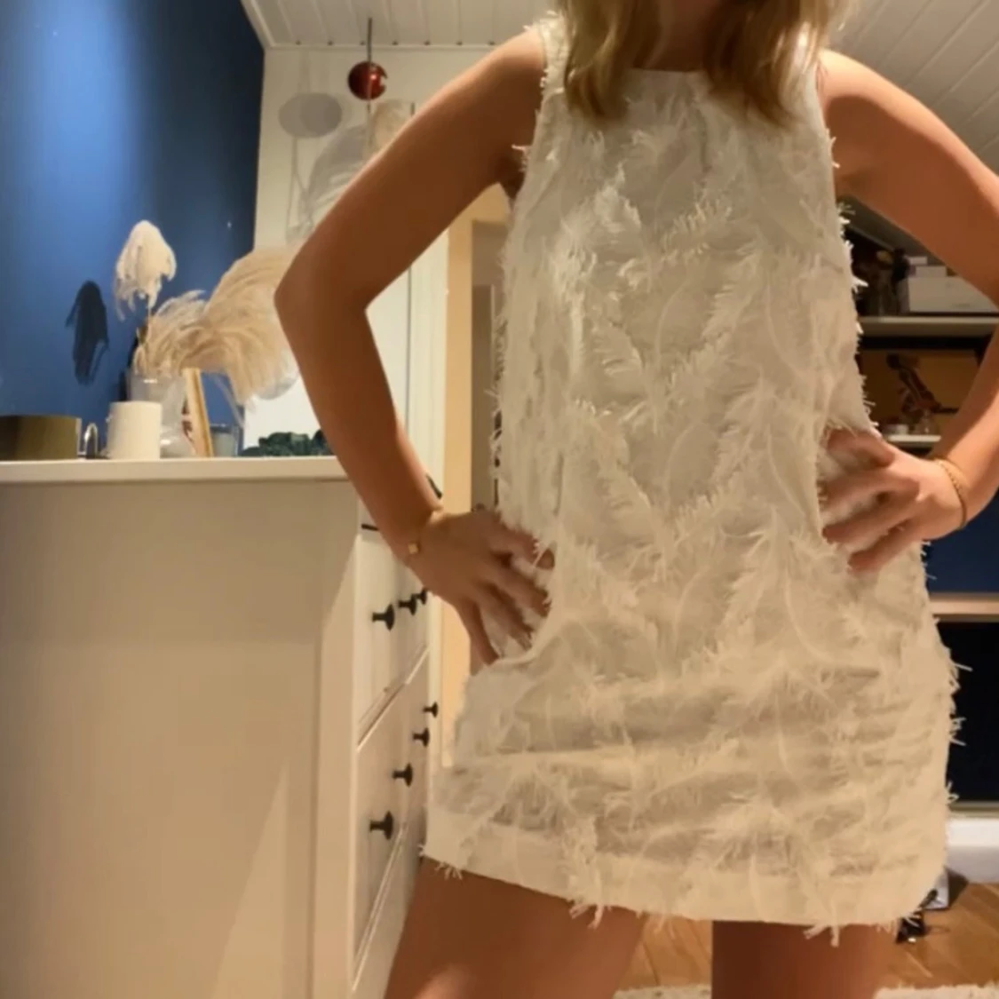 Vit fjädermönstrad kortklänning - 1