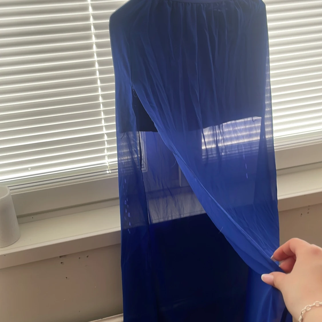 Blå långkjol med transparent lager - 2