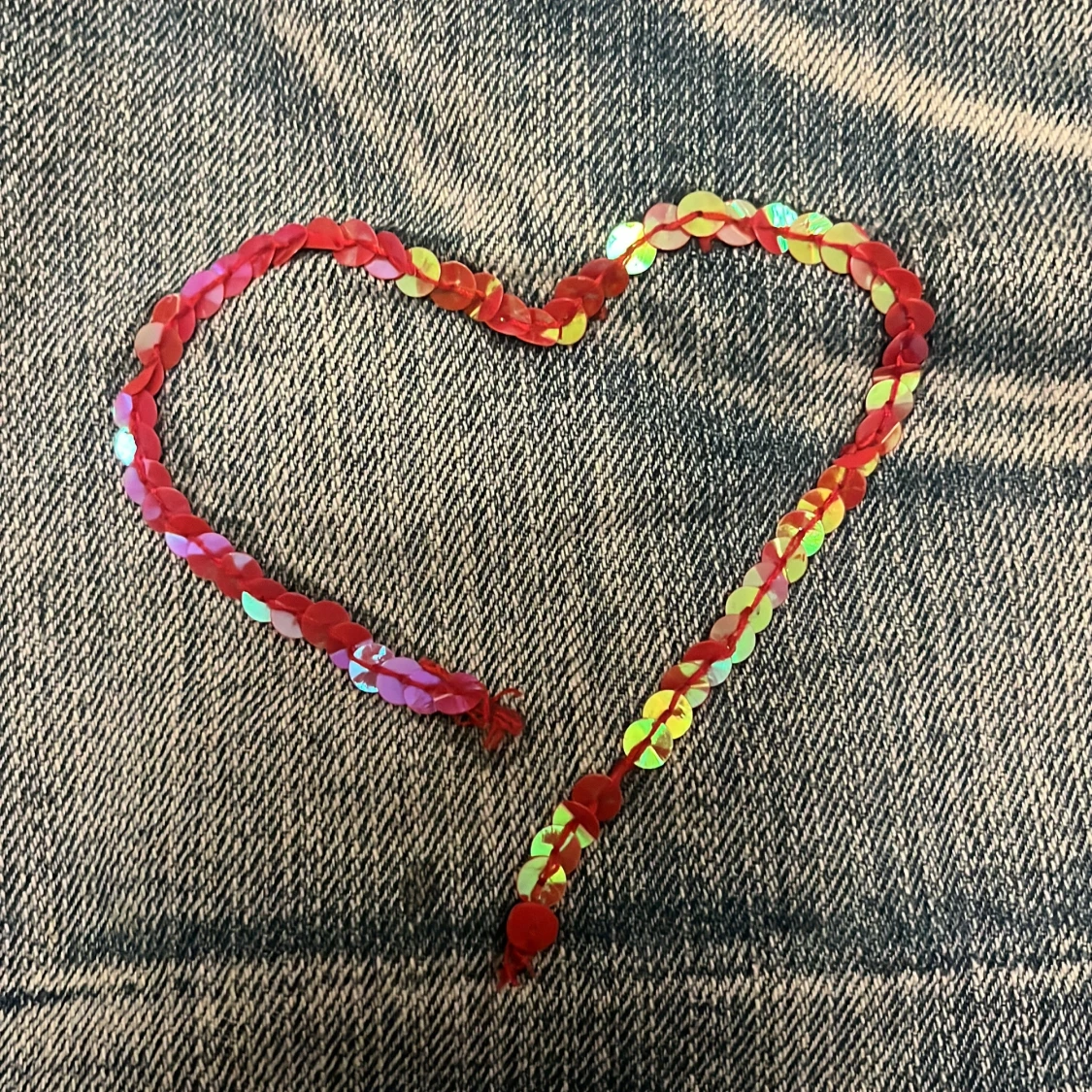 Jeanskjol med paljett-hjärta - 1