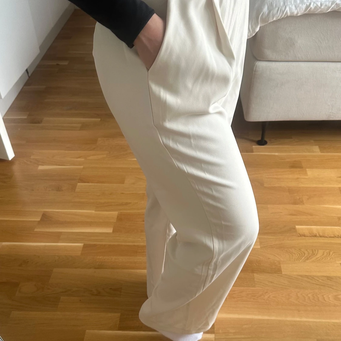 Beiga kostymbyxor med hög midja - 1