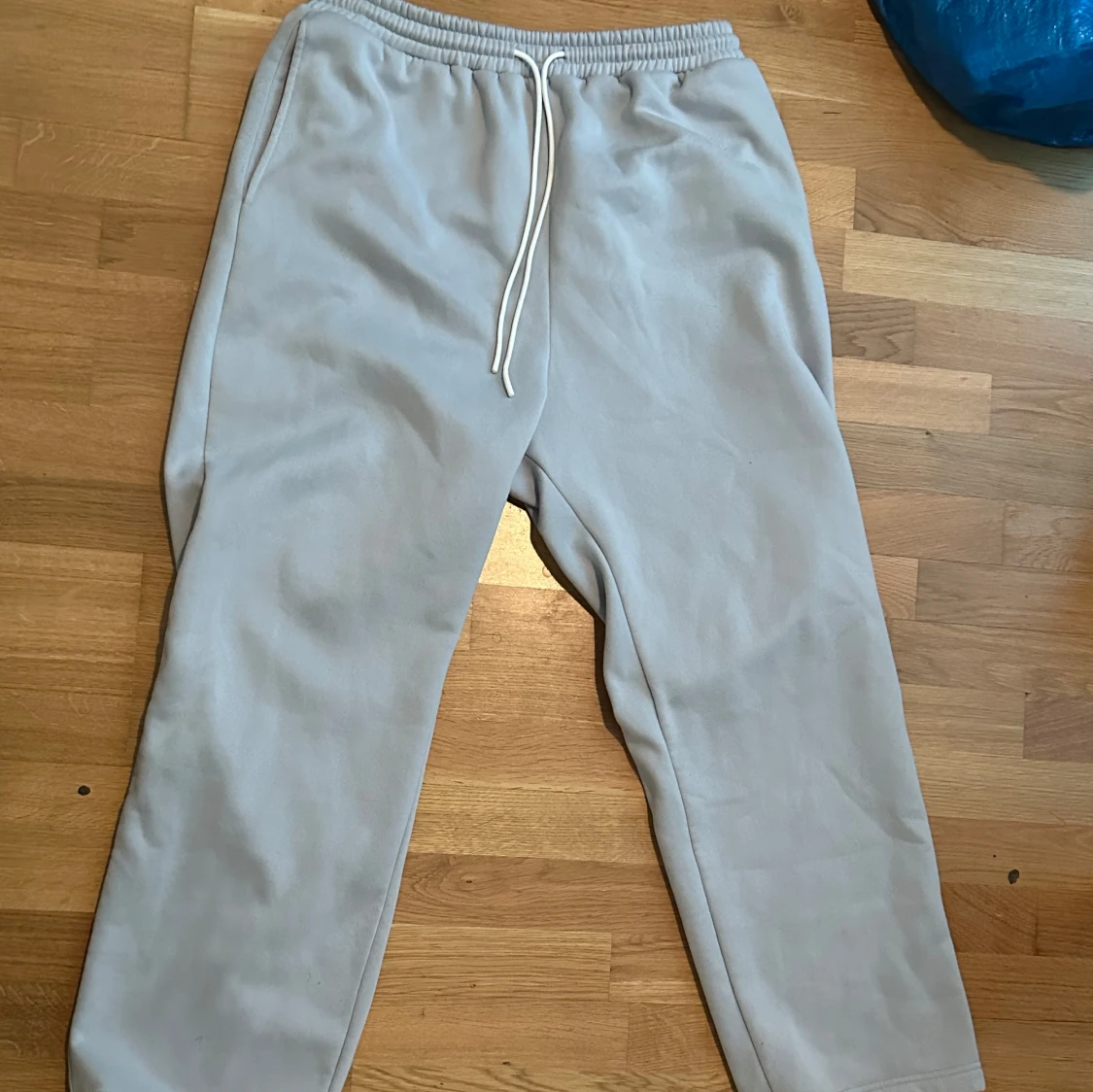 Ljusgrå mjukisbyxor från SUMWON