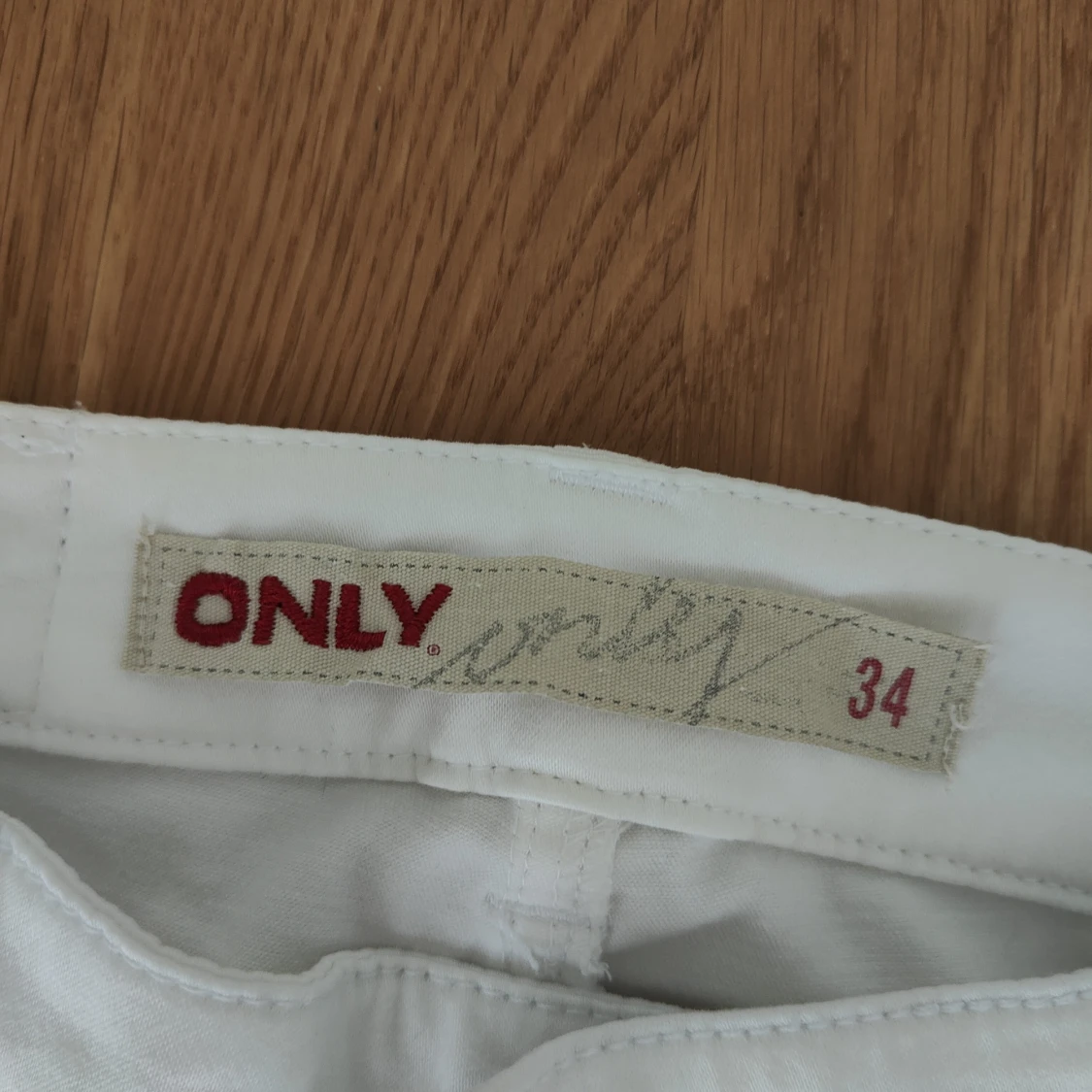 Vita byxor från ONLY med dragkedjor - 3