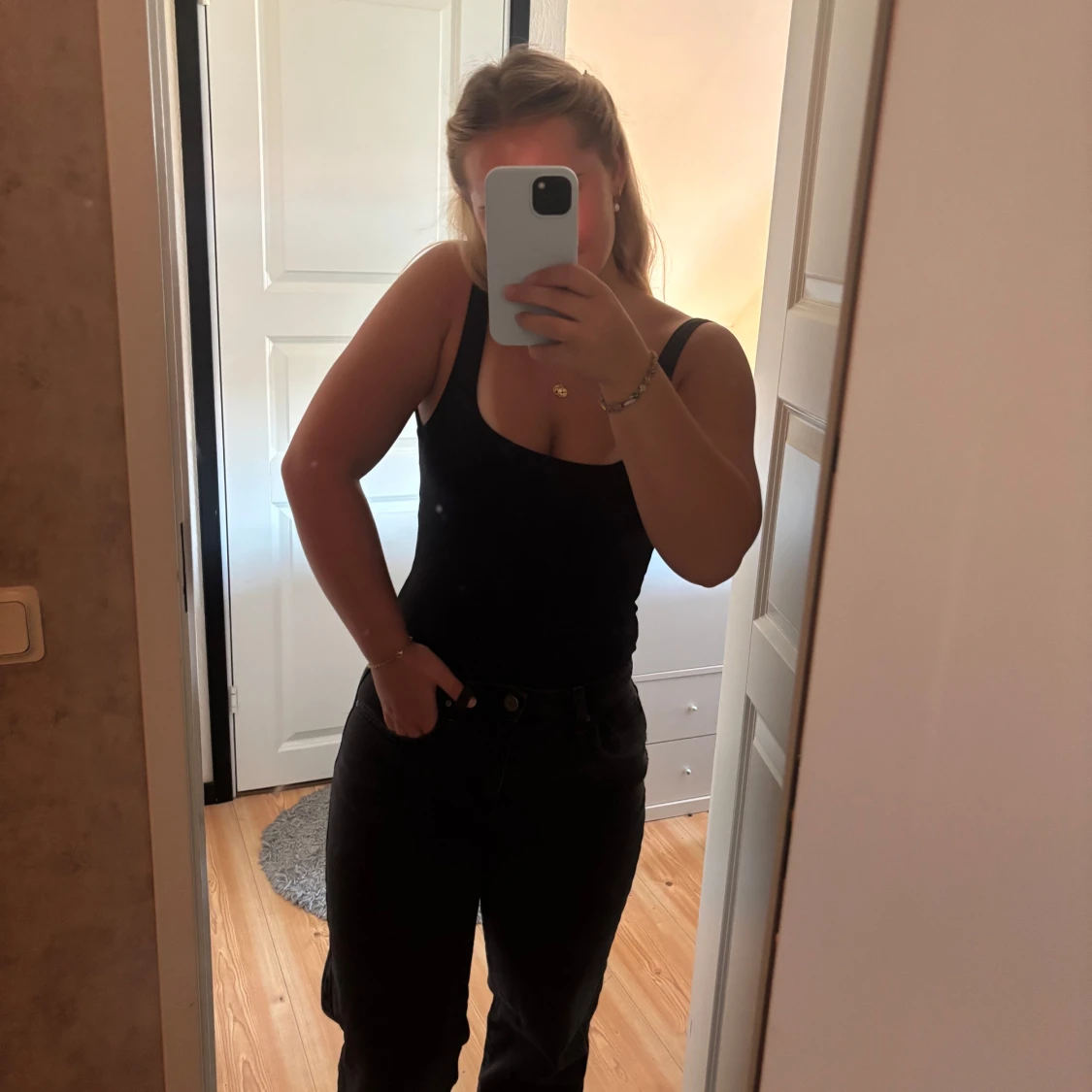 Svarta lågmidjade straight jeans - 1