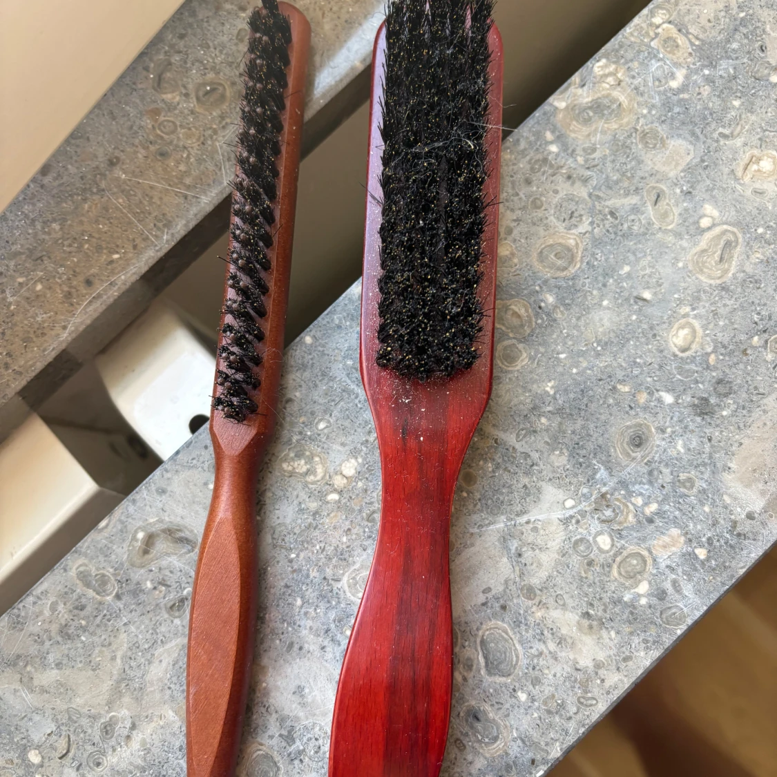 2 st hårborstar i trä - 1