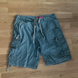 Shorts från moleclue - Tja! Jag säljer dessa riktigt snygga shorts från Moleclue dom är i väldigt bra skick och går för ett riktigt bra pris 🔥😮‍💨vid frågor och funderingar är det bara att skicka ett litet meddelande 😇pris går alltid att diskuteras🤗🤗