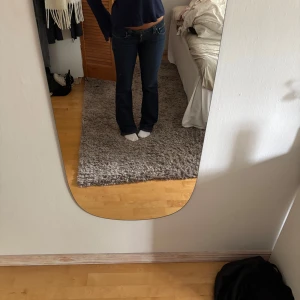 Lågmidjade bootcut jeans - Lågmidjade bootcut jeans i mörkblå tvätt🩷🩷