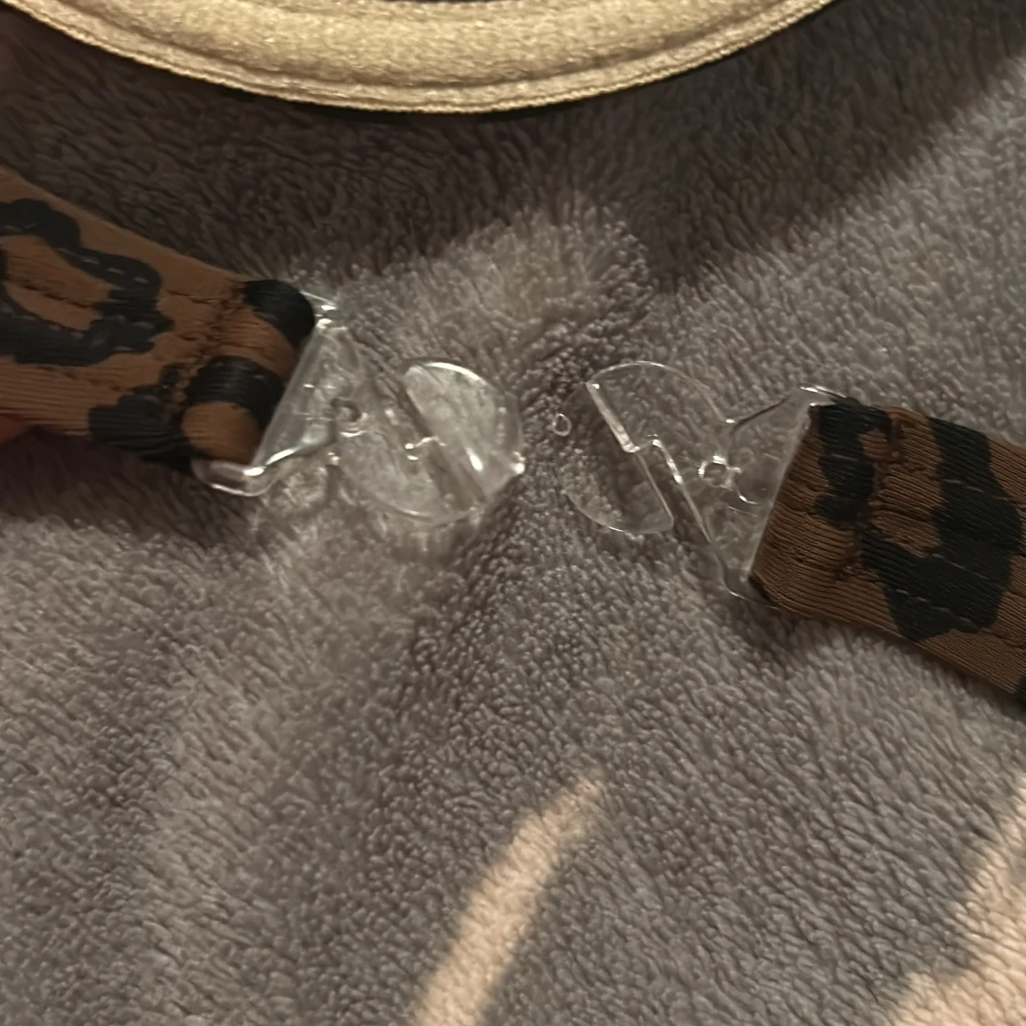 Leopardmönstrad bikiniöverdel med knyt - 2