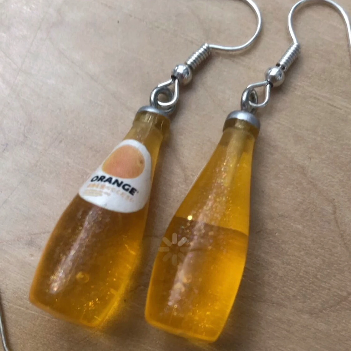 Färgglada flaskörhängen i plast - 2