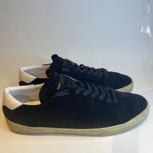 Saint Laurent Skor - | Saint Laurent SL/06 | Skick 8,5/10(inga defekter) Storlek 44 | Modellen görs ej längre | Inget og |Mitt pris 2899kr