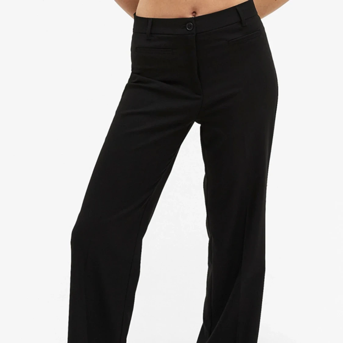 Svarta kostymbyxor med wide fit