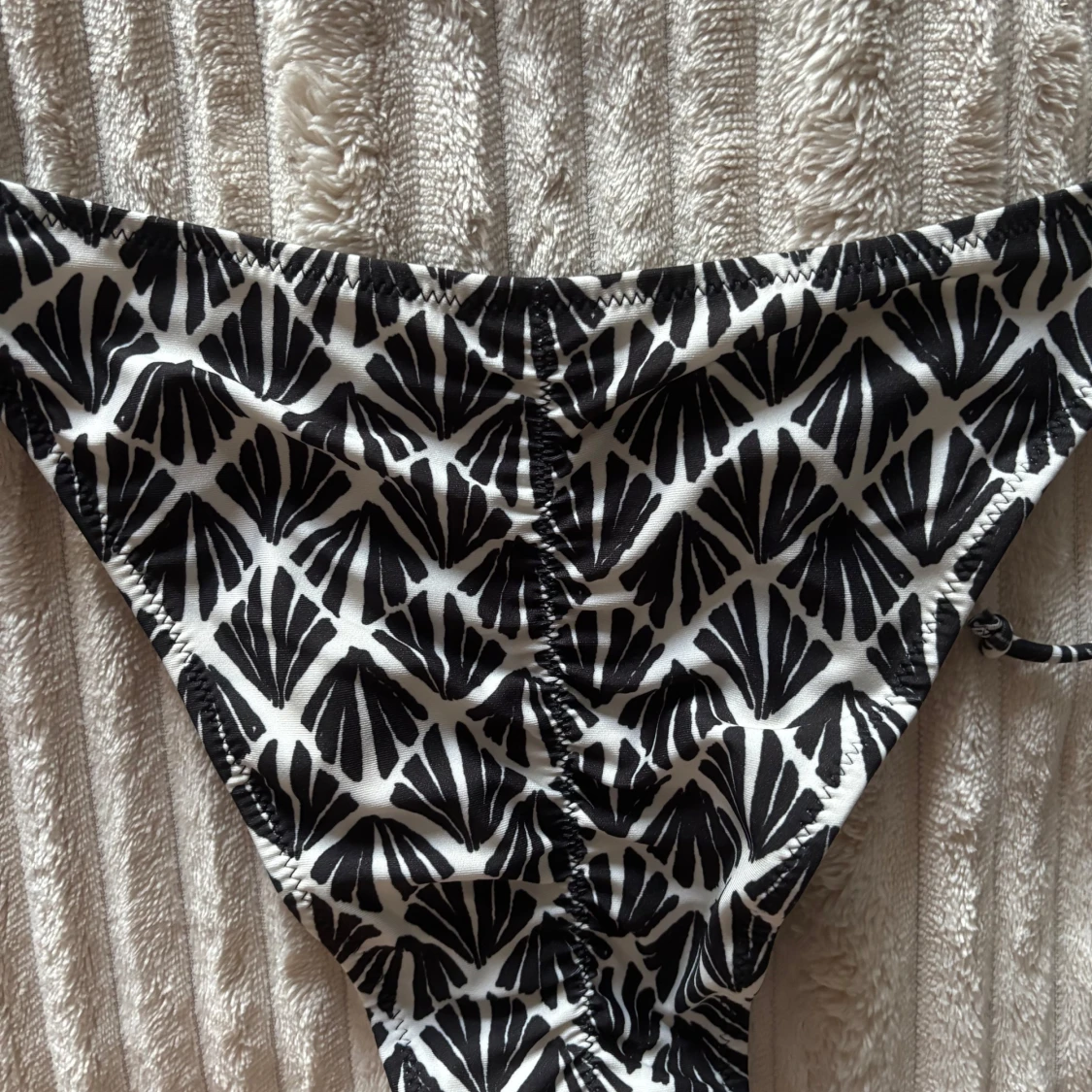 Svartvit bikiniunderdel från H&M - 3