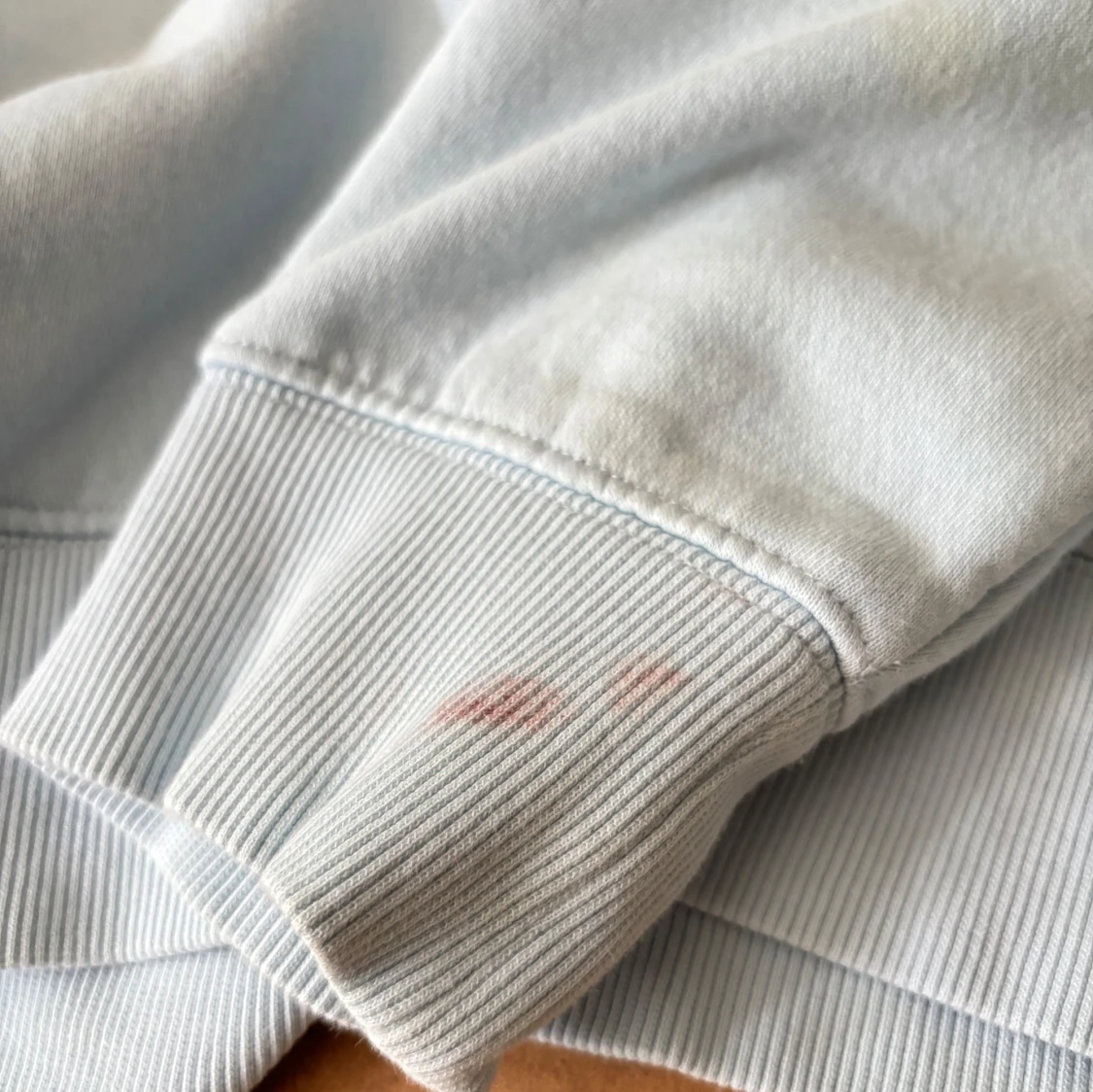 Ljusblå hoodie från H&M med tryck - 2