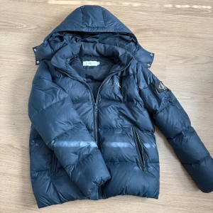 Vinter jacka från Calvin Klein  - Varm å skön till vintern använd några gånger föra vintern