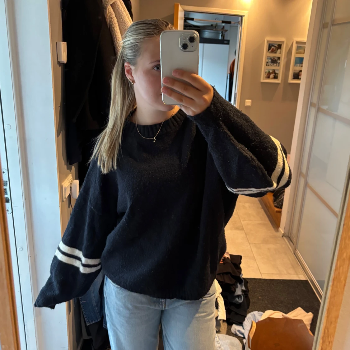 Svart stickad tröja