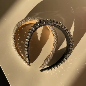 Diadem - Såå fina diadem😍💖säljer båda för 90kr