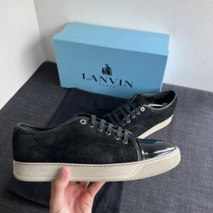 Lanvin cap toe - Lanvin i bra skick med allt og! Kan gå ner lite i pris vid snabb äffar. Finns en liten repa på cap toen som ni ser på bild 3. Storlek 44.