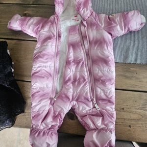 Baby overall  - Mycket fin nästan inte använd. 