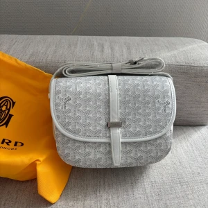 Vit axelväska - Helt ny, kommer med dustbag och väl packeterad