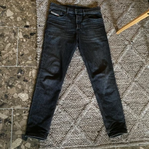 Diesel jeans - Diesel jeans, storlek W29 L32. Använda men fortfarande i bra skick. Kostar ca 1800kr ny