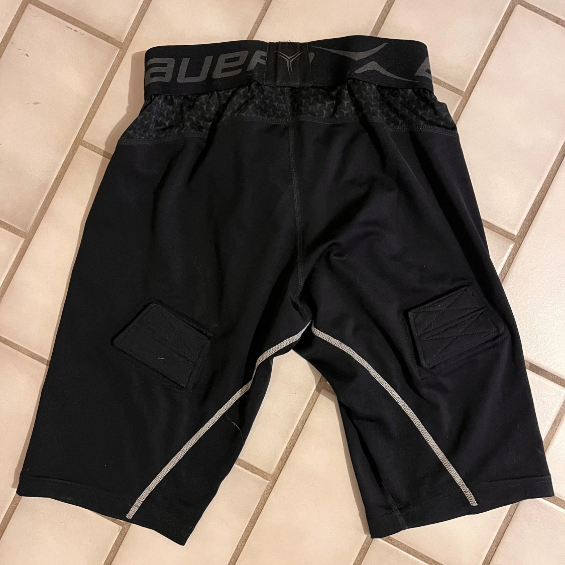 Svarta hockey shorts från Bauer - 1