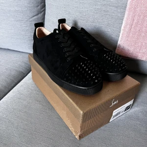 Skor från välkänt märke  - Feta till sommaren 