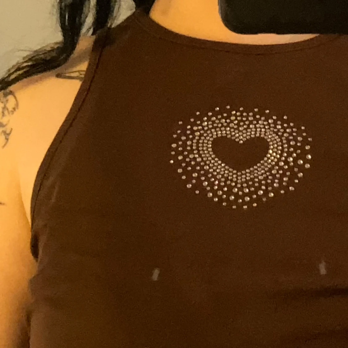 Y2K Brun crop top / linne med hjärta i paljetter - 2