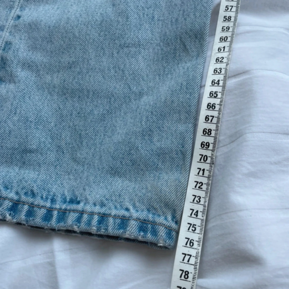 Ljusblå raka jeans från Zara - 4